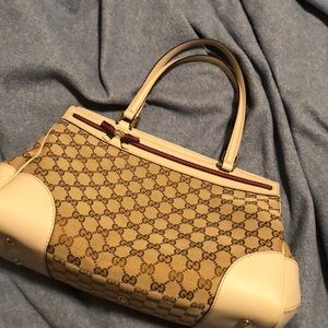 Meet your Posher, Cee